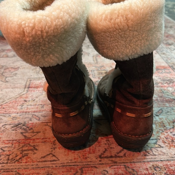 Ugg Elijo boots size 9 - Picture 2 of 8